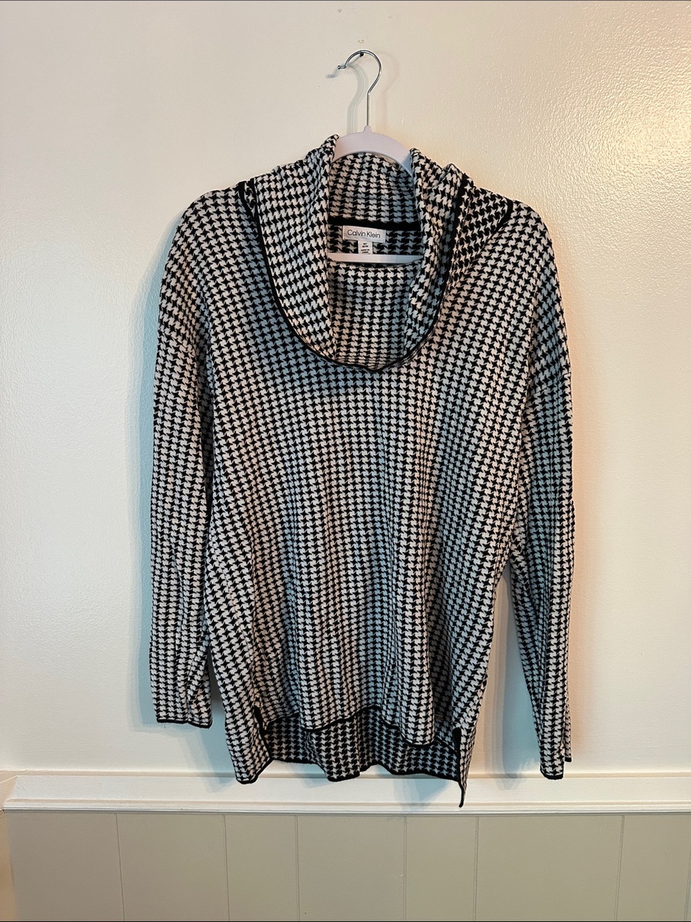 Calvin Klein Black & White Houndstooth Cowl Neck Sweater Size M